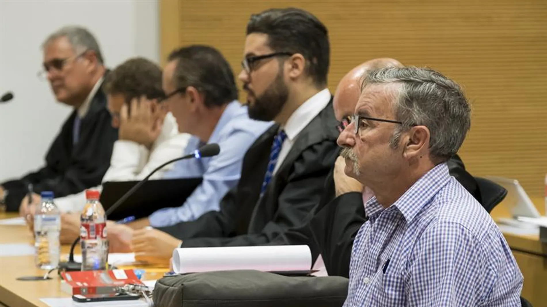 Juicio contra los guardias civiles acusados de cobrar sobornos Juicio contra los guardias civiles acusados de cobrar sobornos