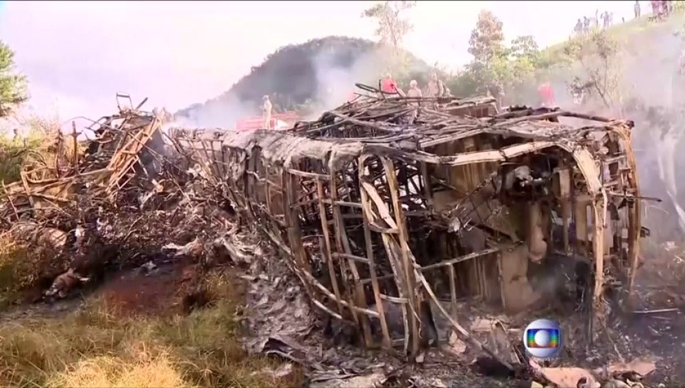 Al menos 21 personas han muerto en un accidente múltiple de tráfico en Brasil