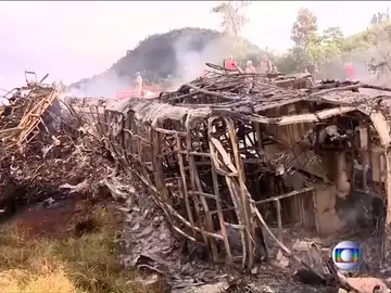 Al menos 21 personas han muerto en un accidente múltiple de tráfico en Brasil Al menos 21 personas han muerto en un accidente múltiple de tráfico en Brasil