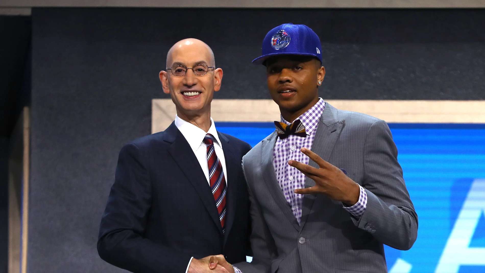 Markelle Fultz, tras ser elegido en el nº 1 del draft por los Sixers Markelle Fultz, tras ser elegido en el nº 1 del draft por los Sixers