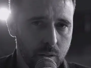 El cantante de pop peruano Diego Dibos El cantante de pop peruano Diego Dibos