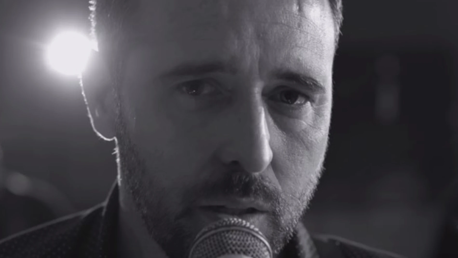 El cantante de pop peruano Diego Dibos El cantante de pop peruano Diego Dibos