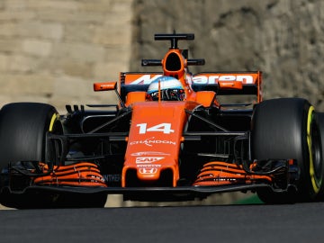 Fernando Alonso, en su coche