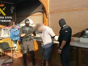 Detenido en Melilla un yihadista que formaba parte de una red de envío de combatientes a Siria Detenido en Melilla un yihadista que formaba parte de una red de envío de combatientes a Siria