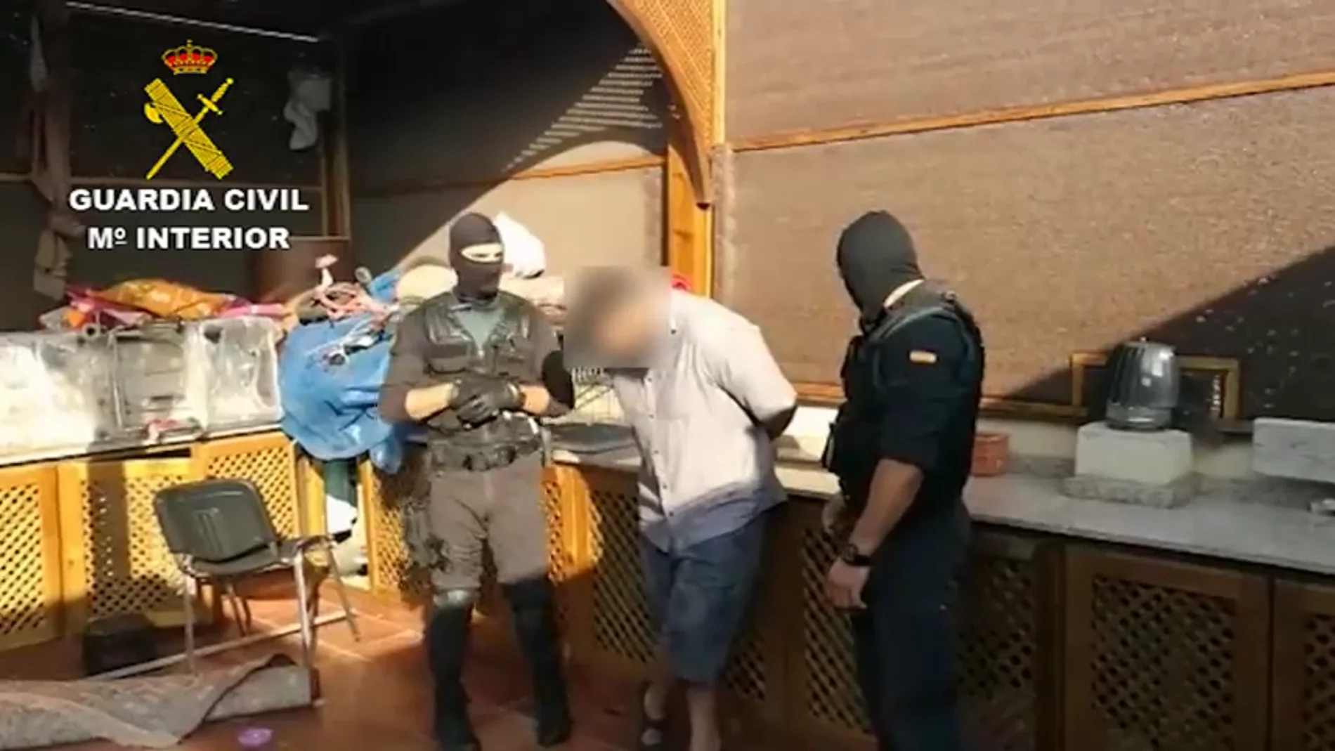 Detenido en Melilla un yihadista que formaba parte de una red de envío de combatientes a Siria Detenido en Melilla un yihadista que formaba parte de una red de envío de combatientes a Siria