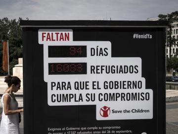 Un contador en Madrid recuerda los refugiados que faltan por llegar a España