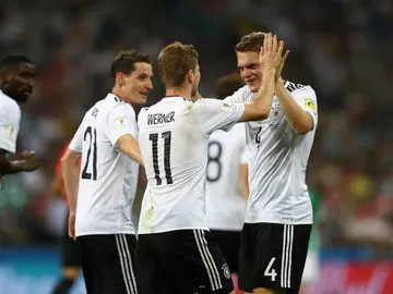 Los jugadores alemanes celebran su triunfo contra México Los jugadores alemanes celebran su triunfo contra México