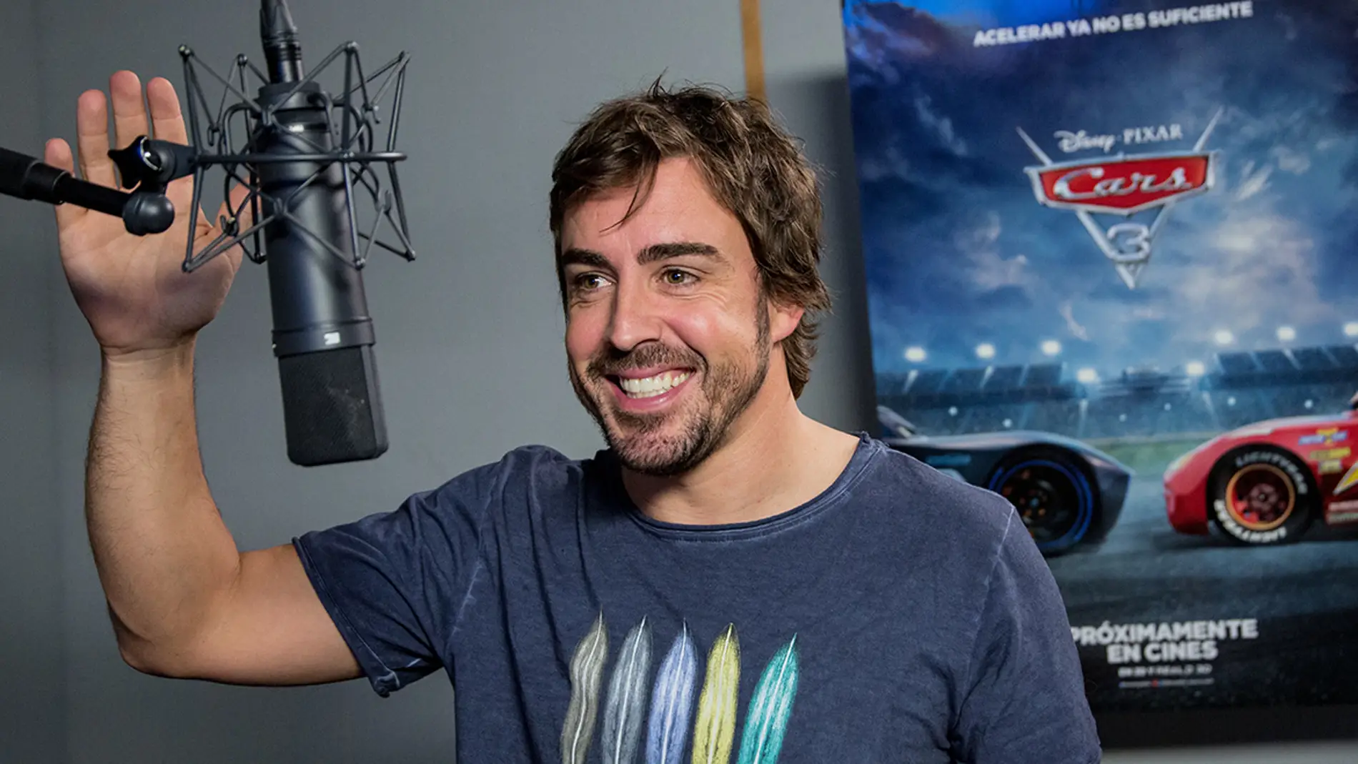 Fernando Alonso en el estudio de doblaje