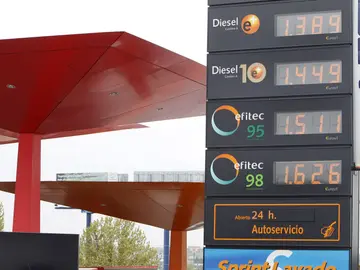 Un panel de una gasolinera Un panel de una gasolinera