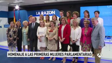 Homenaje a las primeras mujeres parlamentarias de la democracia en la sede del diario La Razón
