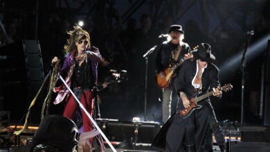 Aerosmith deja que la música hable en su adiós en Madrid