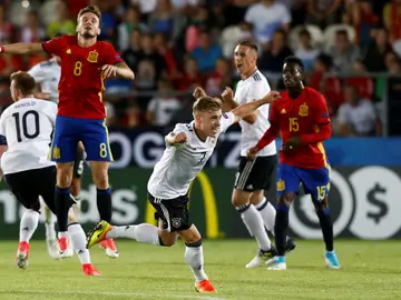 Los jugadores alemanes celebran su victoria en el Europeo ante España Los jugadores alemanes celebran su victoria en el Europeo ante España