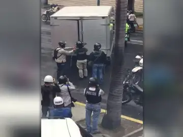 Al menos 20 detenidos en Caracas tras protesta opositora que fue dispersada Al menos 20 detenidos en Caracas tras protesta opositora que fue dispersada