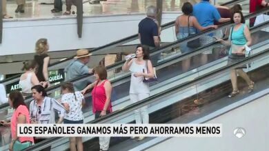Los españoles ganamos más pero ahorramos menos