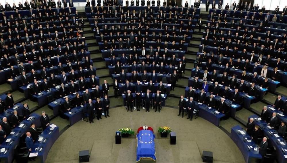 El Parlamento Europeo despide a Helmut Kohl