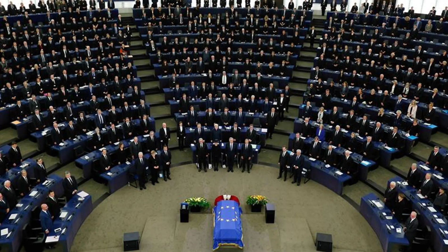 El Parlamento Europeo despide a Helmut Kohl El Parlamento Europeo despide a Helmut Kohl
