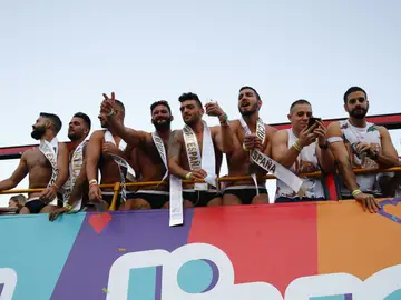 Fiesta y música hasta el amanecer en el Orgullo Gay Fiesta y música hasta el amanecer en el Orgullo Gay