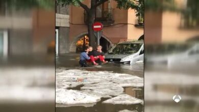Girona repara los daños por la fuerte tormenta aunque espera más agua durante la tarde