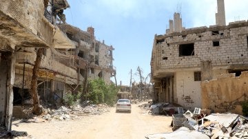Vista de los daños registrados en algunos edificios, en la ciudad de Al Zabadani, recuperada por el ejército sirio al oeste de Damasco (Siria)