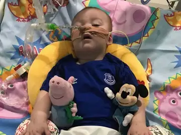 Alfie Evans, intubado en el hospital Alfie Evans, intubado en el hospital