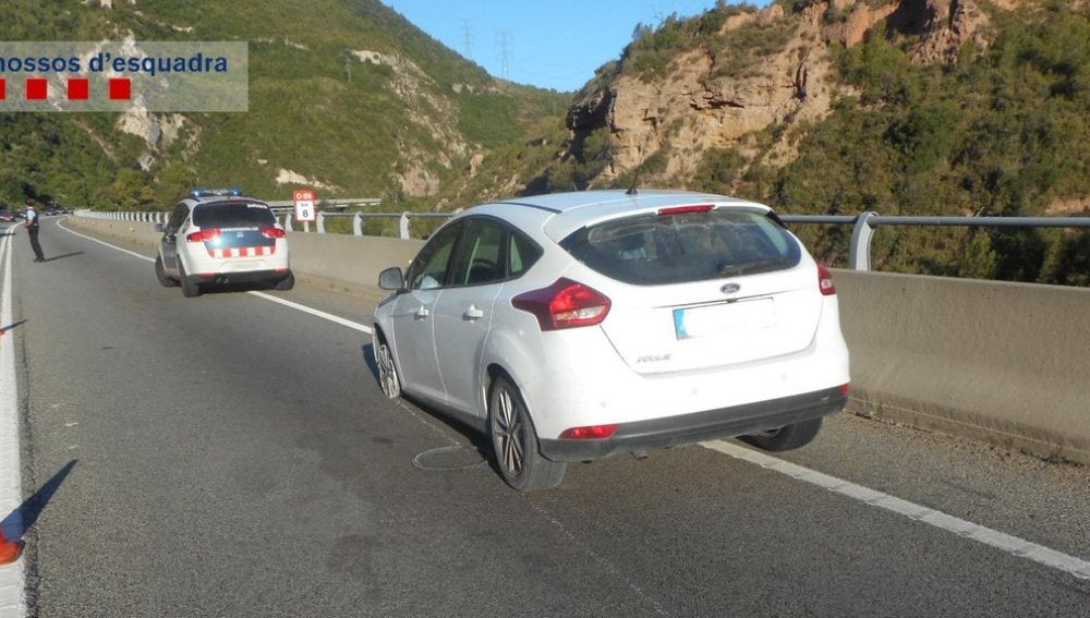 Imagen del coche tras ser detenido por los Mossos d' Esquadra