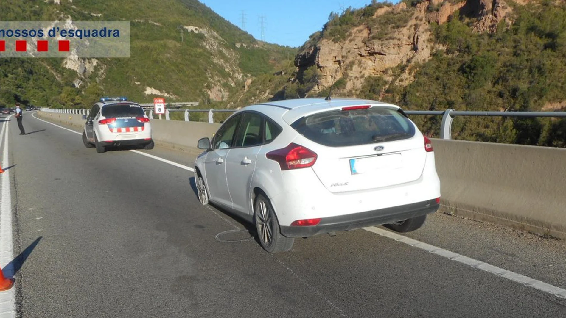 Imagen del coche tras ser detenido por los Mossos d' Esquadra Imagen del coche tras ser detenido por los Mossos d' Esquadra