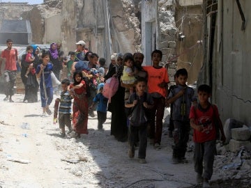 Cientos de civiles huyen de Mosul