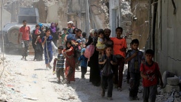 Cientos de civiles huyen de Mosul