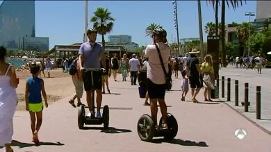 Multas de hasta 500 euros para quienes usen patinetes eléctricos en Barcelona