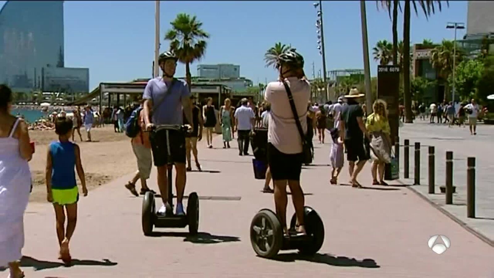 Multas de hasta 500 euros para quienes usen patinetes eléctricos en Barcelona