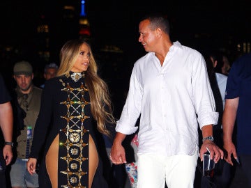 Jennifer Lopez pasea junto a su novio Álex Rodríguez por las calles de Nueva York Jennifer Lopez pasea junto a su novio Álex Rodríguez por las calles de Nueva York