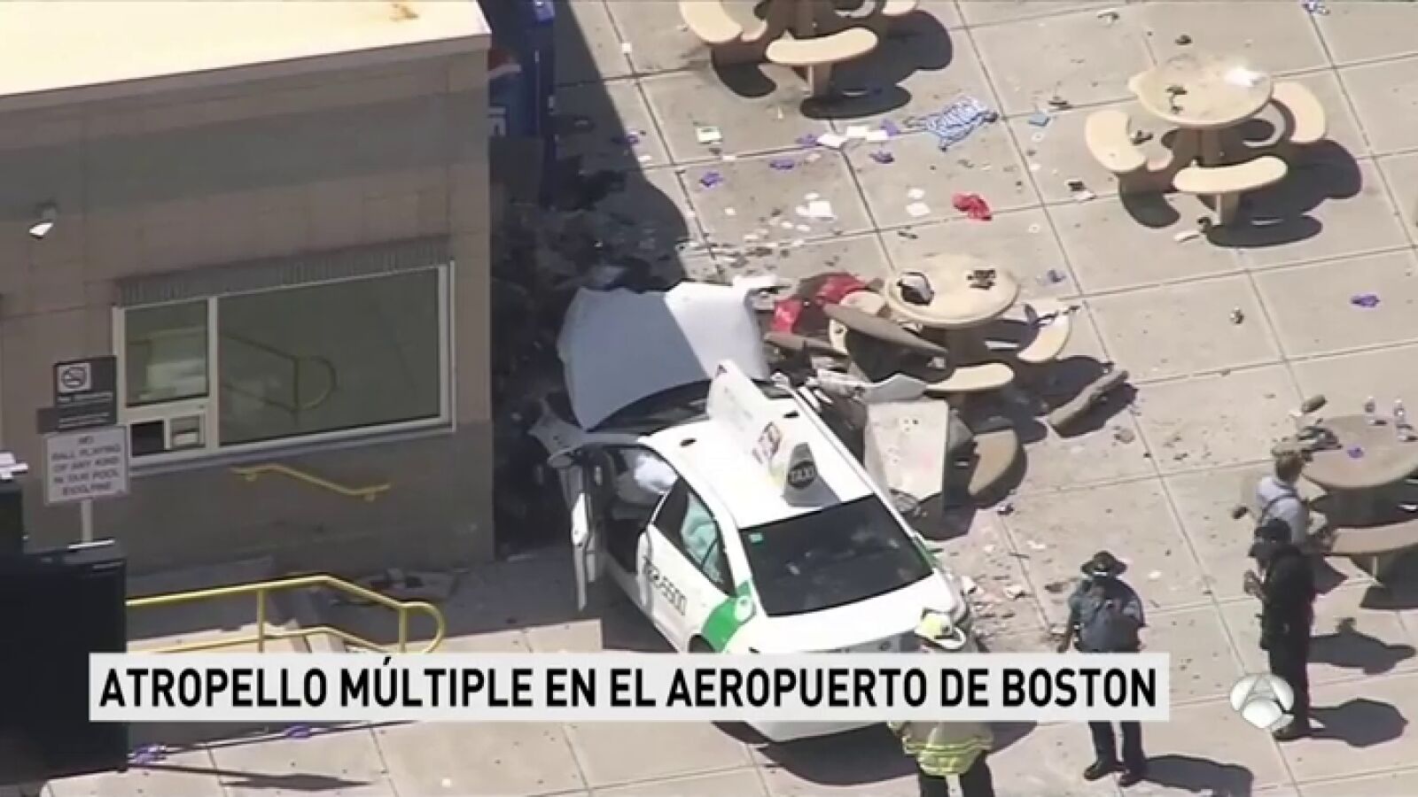Varios heridos al impactar un taxi contra un grupo de peatones en Boston