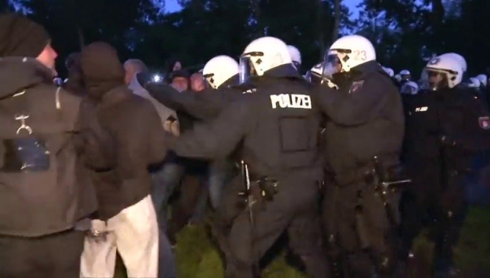 Incidentes entre policía y manifestantes en campamento de protesta contra G20