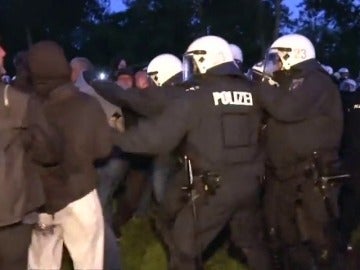 Incidentes entre policía y manifestantes en campamento de protesta contra G20