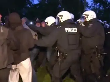 Incidentes entre policía y manifestantes en campamento de protesta contra G20 Incidentes entre policía y manifestantes en campamento de protesta contra G20