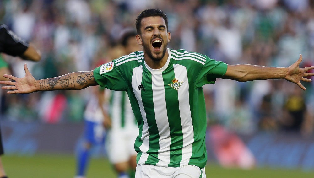 Dani Ceballos celebra un gol con el Real Betis