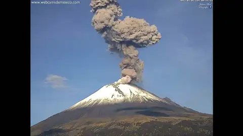 La última erupción del Popocatepetl provoca una columna de cenizas de más de 2.000 metros de altura La última erupción del Popocatepetl provoca una columna de cenizas de más de 2.000 metros de altura