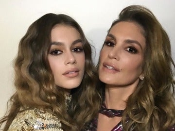 Cindy Crawford junto a su hija Kaia Gerber Cindy Crawford junto a su hija Kaia Gerber