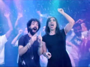 Juan y Damiana te muestran cómo sobrevivir los conciertos sin romper con tu pareja Juan y Damiana te muestran cómo sobrevivir los conciertos sin romper con tu pareja