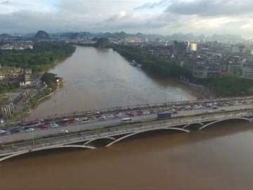 Lluvias torrenciales dejan al menos 56 muertos y 22 desaparecidos en China