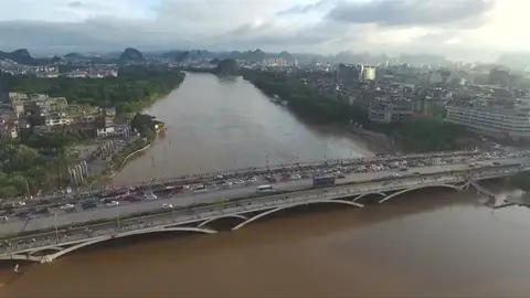 Lluvias torrenciales dejan al menos 56 muertos y 22 desaparecidos en China Lluvias torrenciales dejan al menos 56 muertos y 22 desaparecidos en China