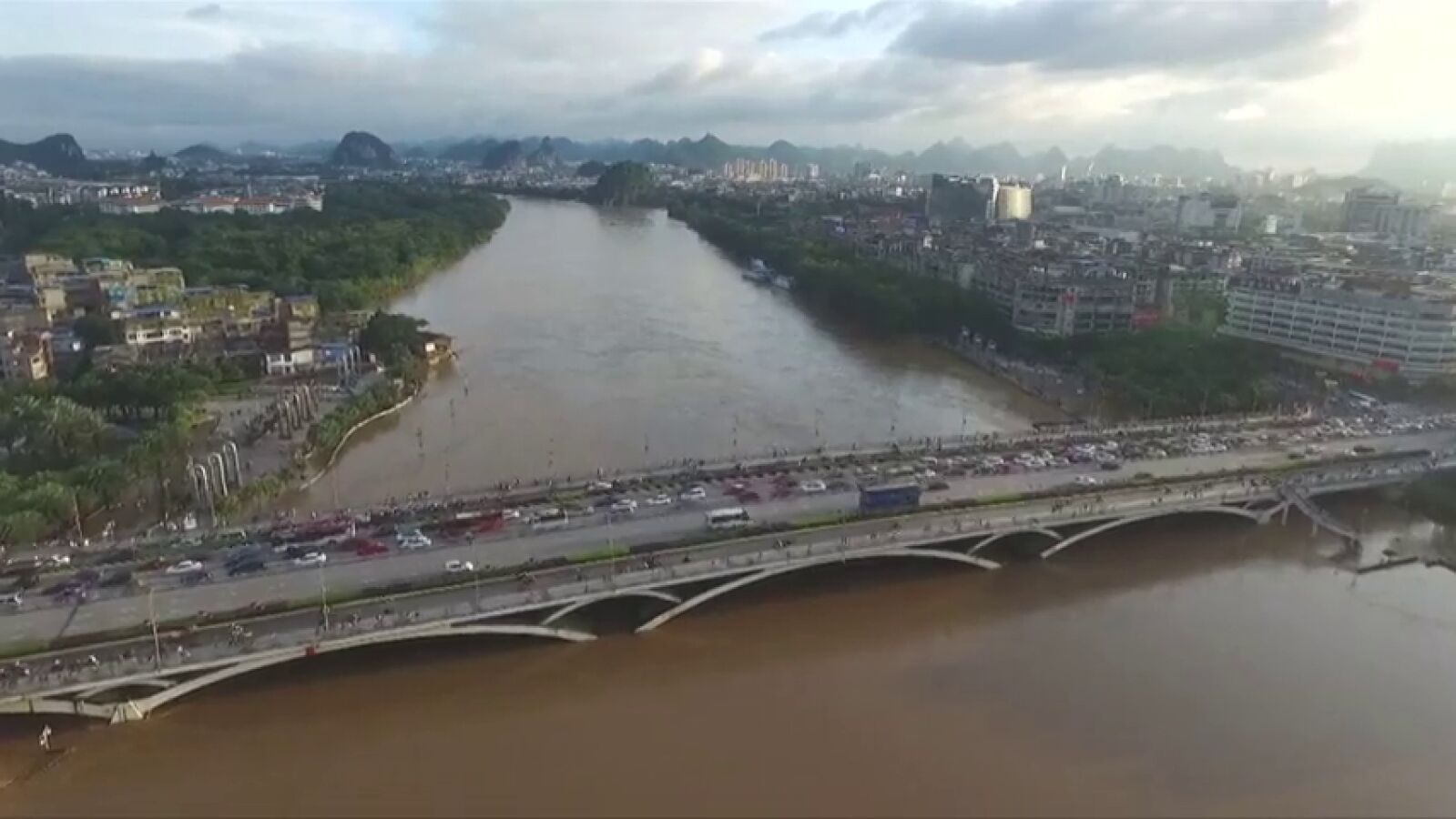 Lluvias torrenciales dejan al menos 56 muertos y 22 desaparecidos en China