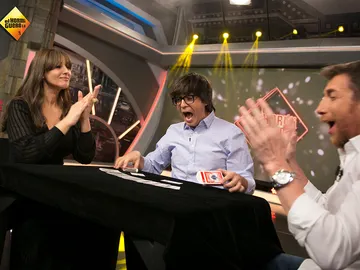 Luis Piedrahita deja sin palabras a Mónica Bellucci con un infalible truco de cartas Luis Piedrahita deja sin palabras a Mónica Bellucci con un infalible truco de cartas