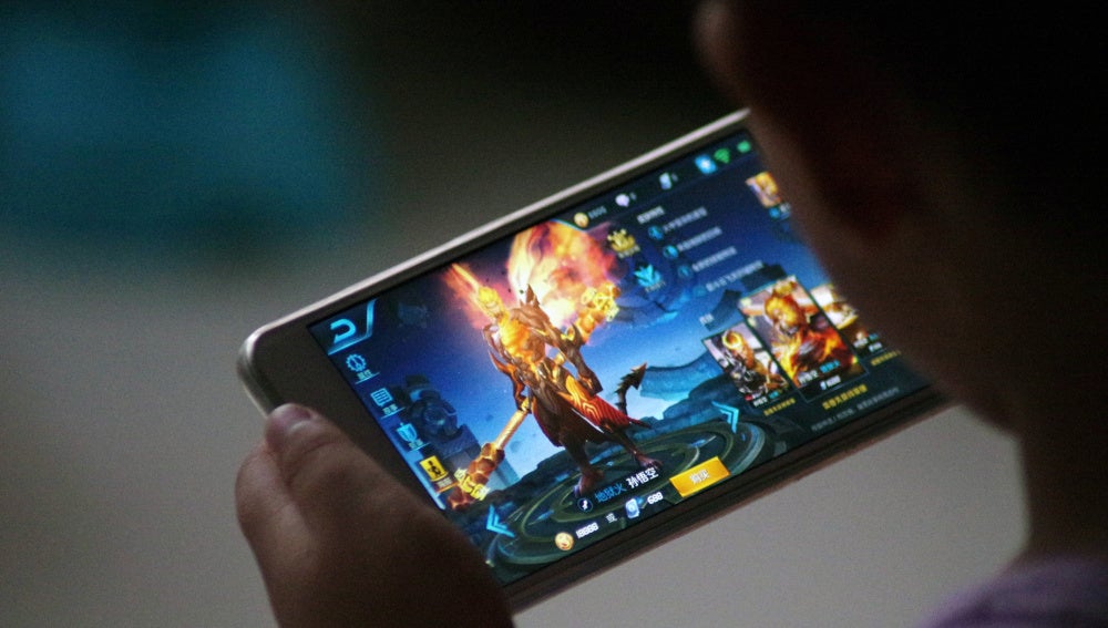 Una empresa de videojuegos limita las horas que los niños chinos pueden jugar con ellos