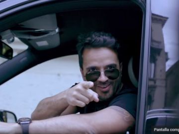 Luis Fonsi conduciendo Luis Fonsi conduciendo