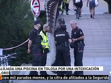Atienden a un centenar de personas por un escape tóxico en una piscina en Tolosa Atienden a un centenar de personas por un escape tóxico en una piscina en Tolosa