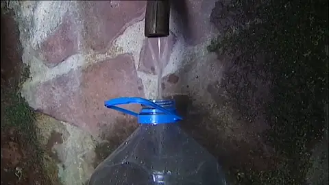 Botellas de plástico ¿las tiramos o las reciclamos? Botellas de plástico ¿las tiramos o las reciclamos?