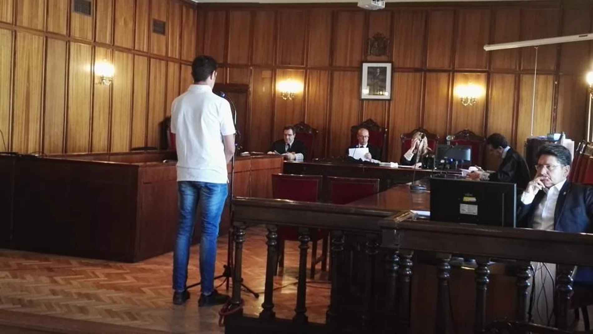 El acusado declara durante el juicio El acusado declara durante el juicio