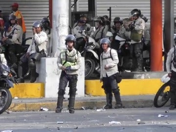 Joven venezolano murió al manipular artefacto explosivo, afirma ministro