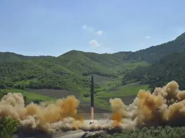 Corea del Norte asegura que probó un misil que puede cargar una cabeza nuclear Corea del Norte asegura que probó un misil que puede cargar una cabeza nuclear